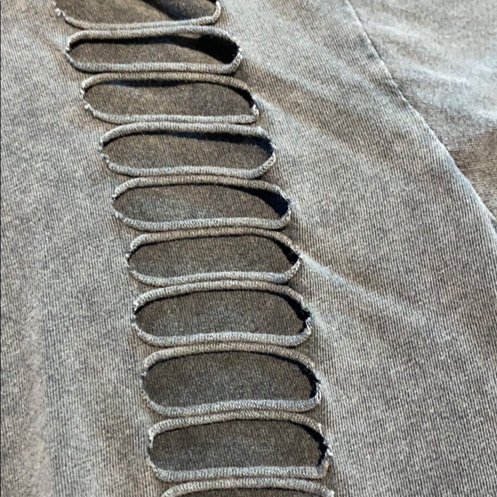 Cropped Top - Picture 2 of 6